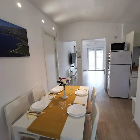Old Town Paklenica Apartment *